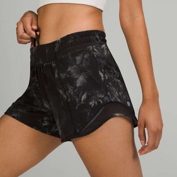 Lululemon Hotty Hot Low-Rise Lined Short 4" Aquila Black Multi / Black Size 2 - Picture 3 of 8